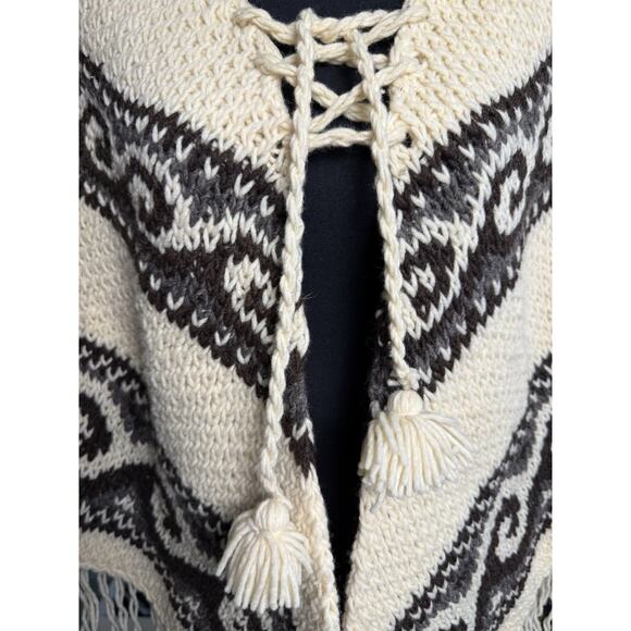 Vintage Handmade 60s Fringe Southwestern Aztec Poncho Shawl Chunky Knit Boho Pom - Picture 3 of 3
